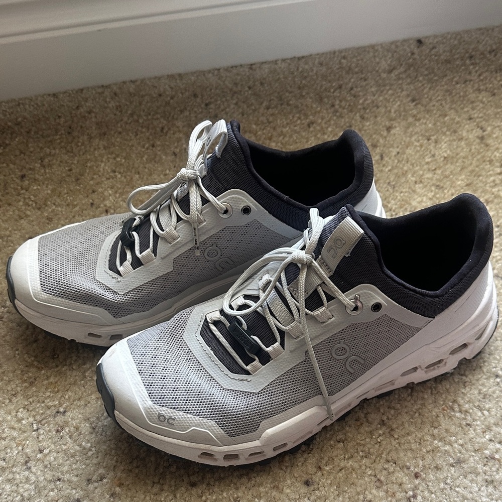 On Running Athletic Shoes - Gray and Black